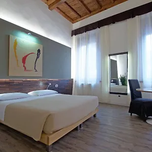 Alchimia 3*, Ferrara Italia
